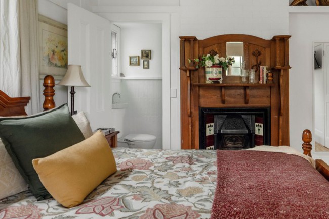 Blue Mountains Cottage Bedroom